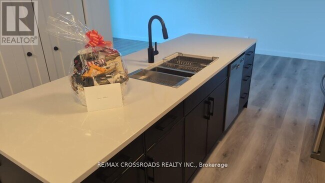 Building Photo - 20 Hillside Meadow Dr