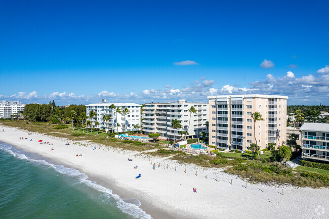 Building Photo - The Diplomat Club