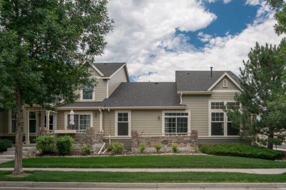A pie de calle con patio - 5109 Fruited Plains Ln