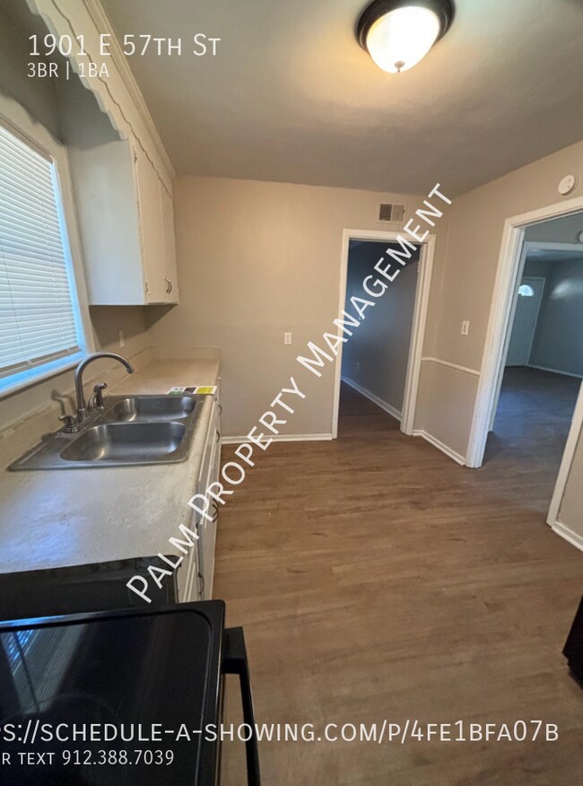 Foto del edificio - 1901 E 57th St