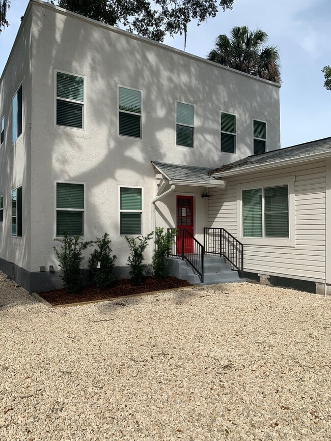 Building Photo - 2711 N Ridgewood Ave