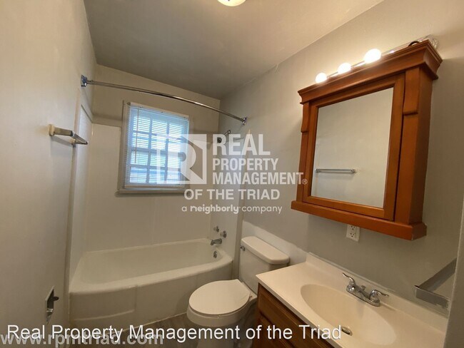Building Photo - 3 br, 1 bath House - 2610 Marble St