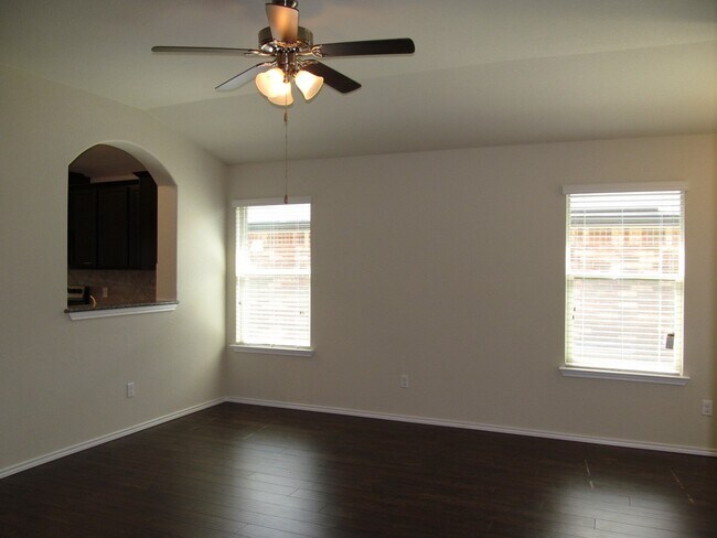 Building Photo - 3 BEDROOM WITH COMMUNITY POOL, BELTON ISD