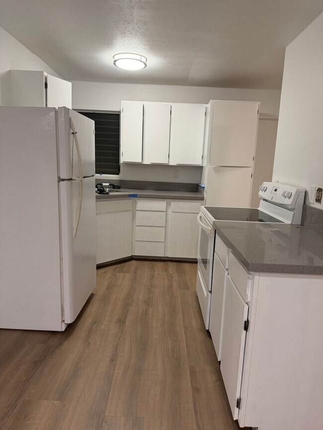 Building Photo - 2 bedroom 1 bath Cottage in the Aliamanu/Salt Lake area