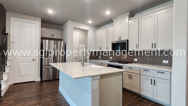 Building Photo - 1052 Keswick Dr