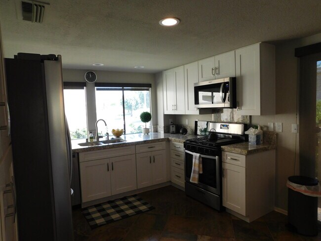 Building Photo - 41702 Aventine Ct