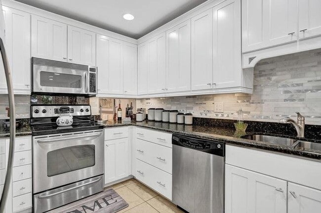 Photo - 702 St Albans Dr Townhome