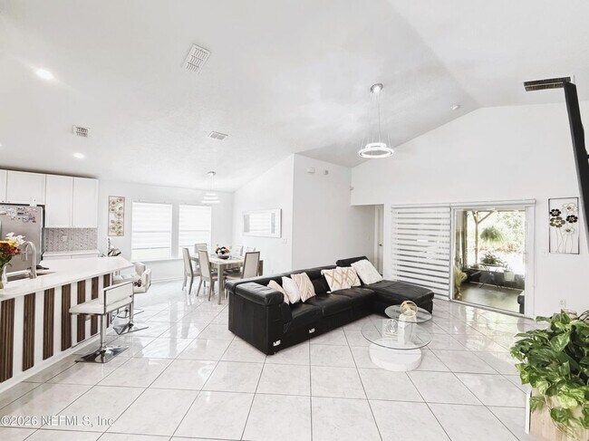 Foto del edificio - 13752 Goodson Pl