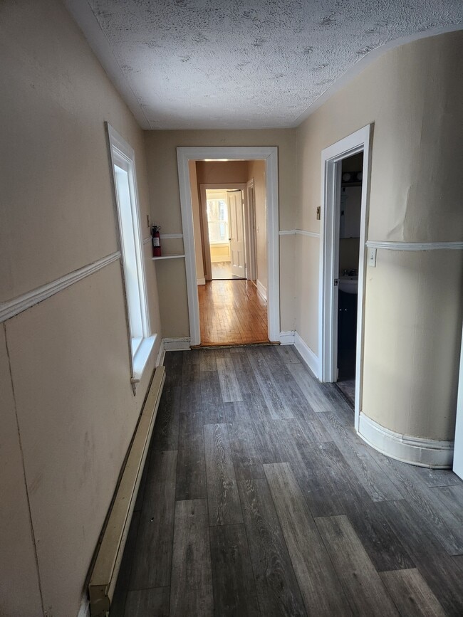 Building Photo - 335 Charlotte St