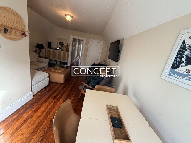 Foto del edificio - 23 Forest Hills St