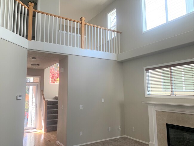 Foto del edificio - Gorgeous Grand Oaks Home across from the P...