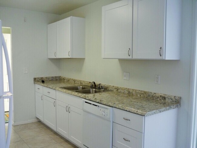 Building Photo - 2837 Caulfield Dr
