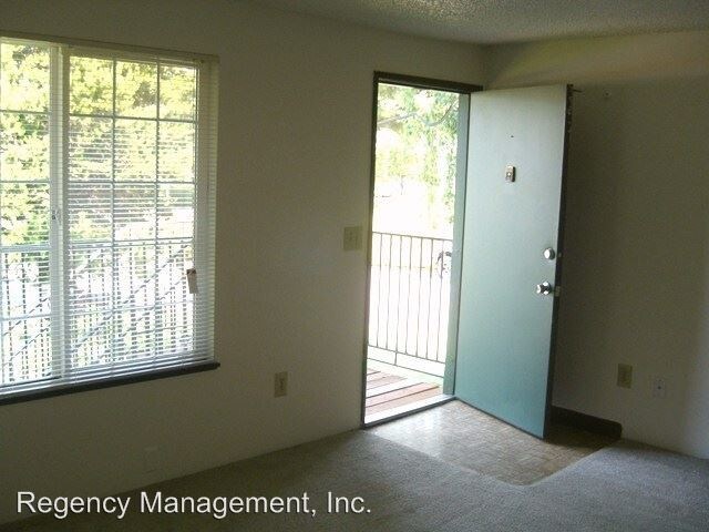 Building Photo - 6804 N Richmond Ave