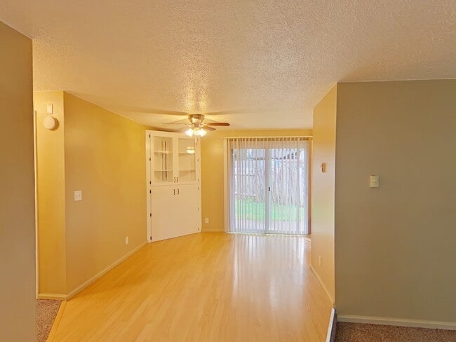 Building Photo - 24798 Parkside Dr