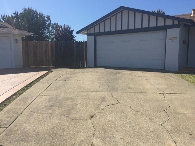 Building Photo - 748 Laguna Ct