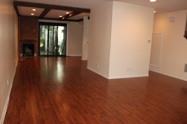Building Photo - 1621 Pebblecreek Dr