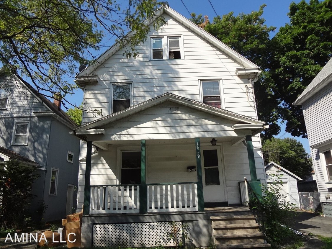 Primary Photo - 1019 Goodman St N