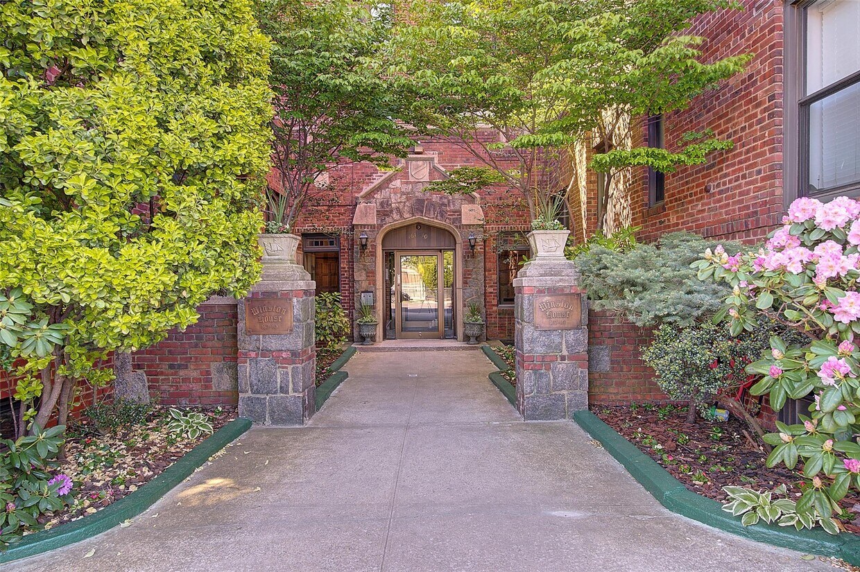 Foto principal - 167-10 Crocheron Ave