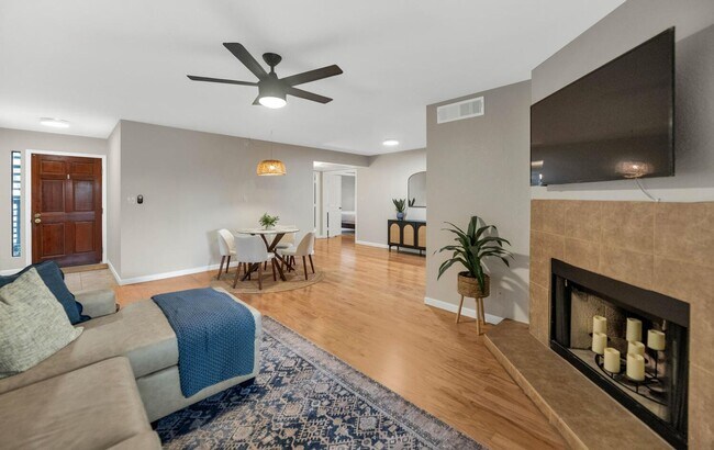 Foto del edificio - Rates Vary: $2,495 - $4,245