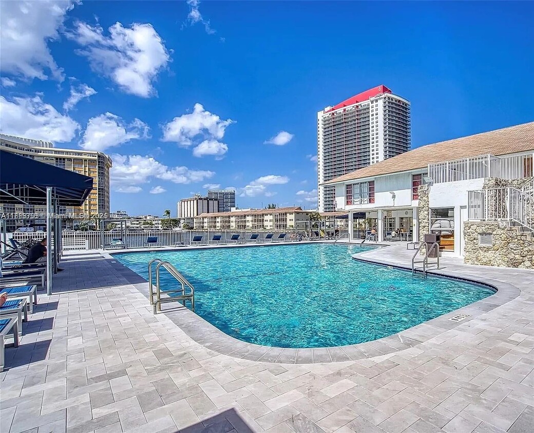 Foto principal - 1849 S Ocean Dr