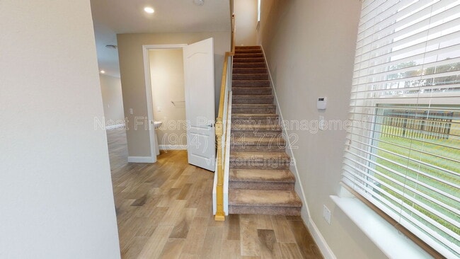 Building Photo - 201 Silver Creek Pl