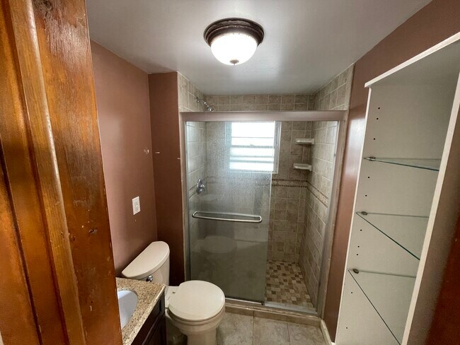 Foto del edificio - 44 Vreeland Ave