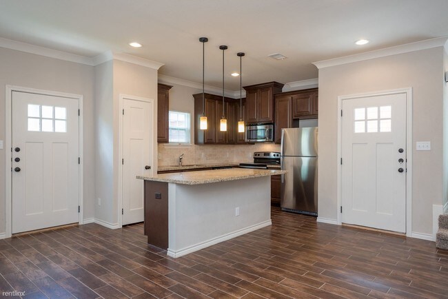 Building Photo - 4 br, 4.5 bath House - 1127 Oney Hervey Dr