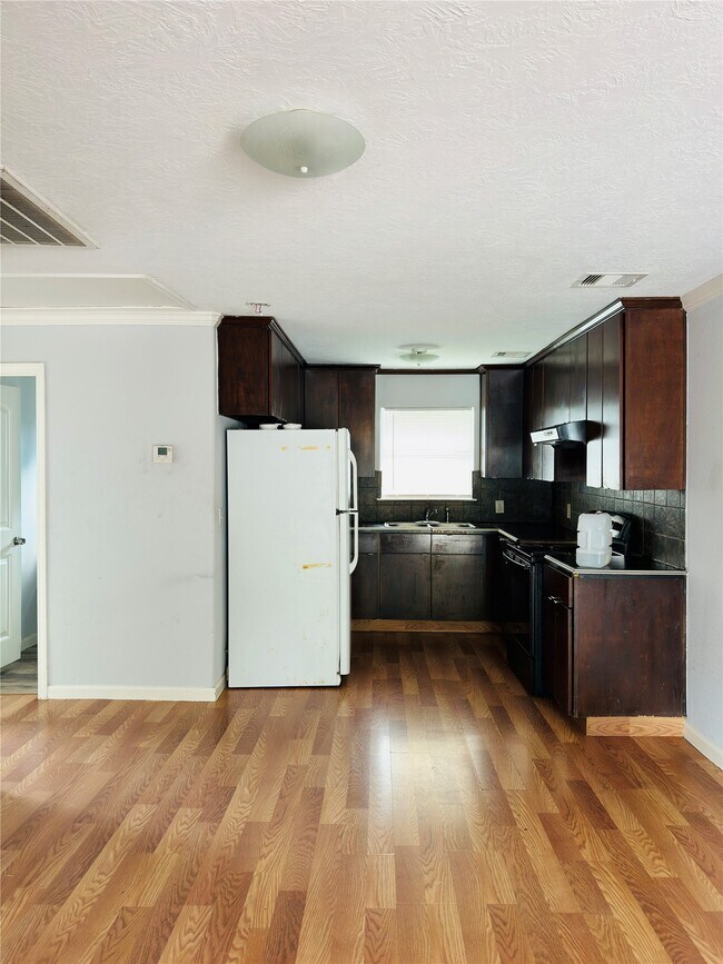 Foto del edificio - 4440 Vivian Rd