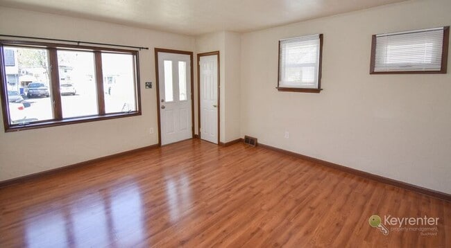 Building Photo - 3528 Carnarvon Ave