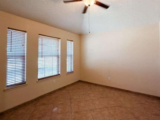 Building Photo - 1009 McKavett Dr