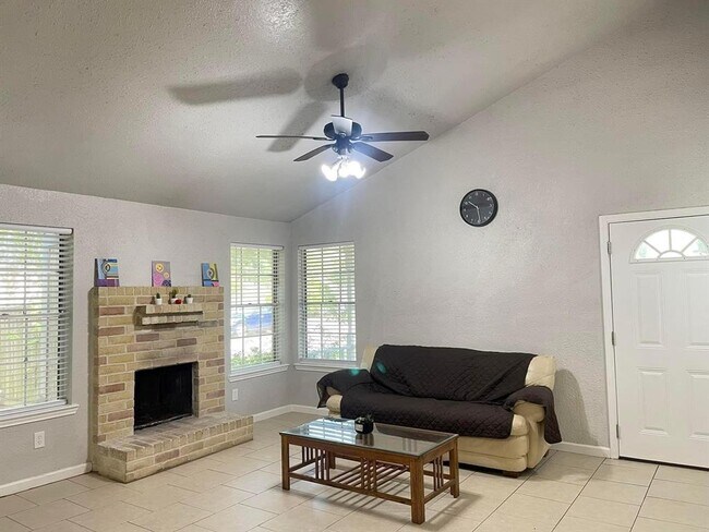 Foto del edificio - 14227 Clear Forest Dr