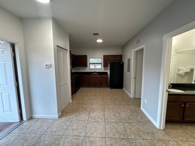Foto del interior - 1025-1035 NE 10th Ave