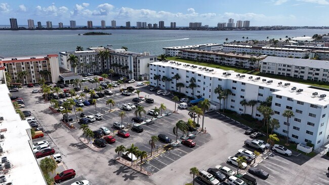 Foto del edificio - 104 Paradise Harbour Blvd