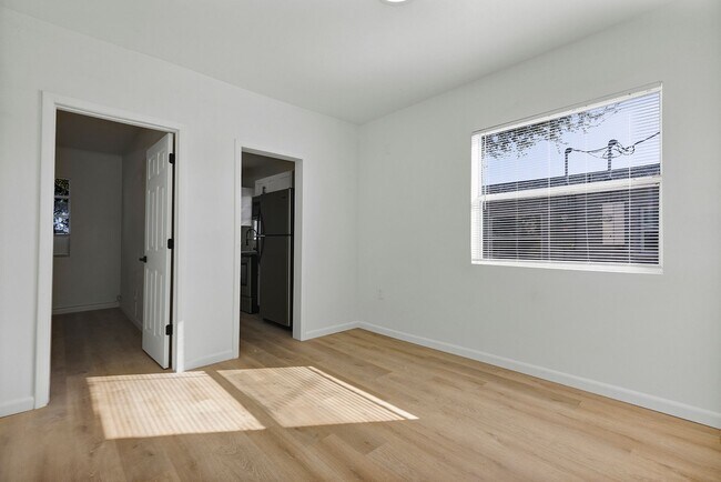 Foto del edificio - Charming Updated 1-Bedroom Home with Modern Kitchen & Cozy Front Patio