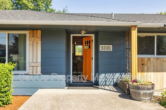 Building Photo - 5301 SE Welch Rd