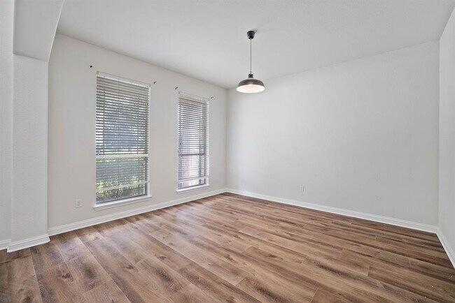 Foto del edificio - 3800 Juniper Hills St
