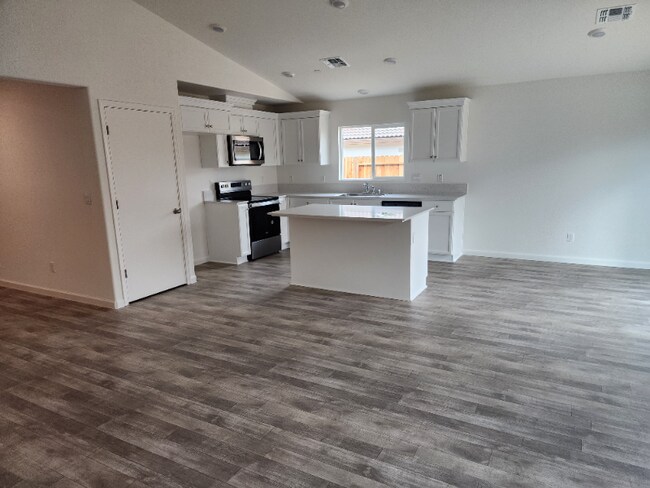 Foto del edificio - 2208 Blossom Ranch Rd