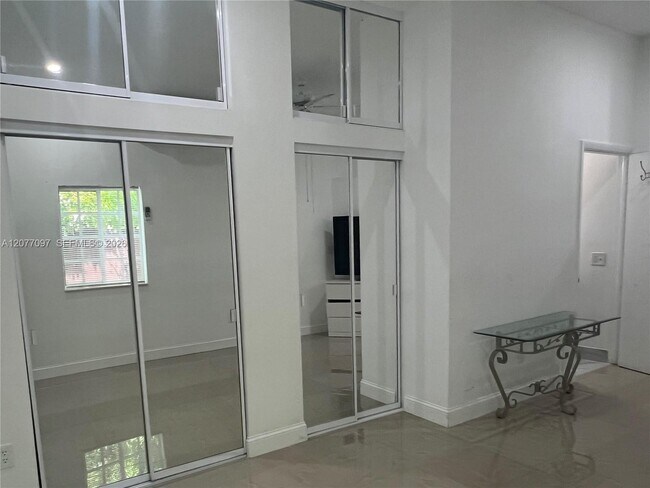 Foto del edificio - 1412 SW 82nd Ct