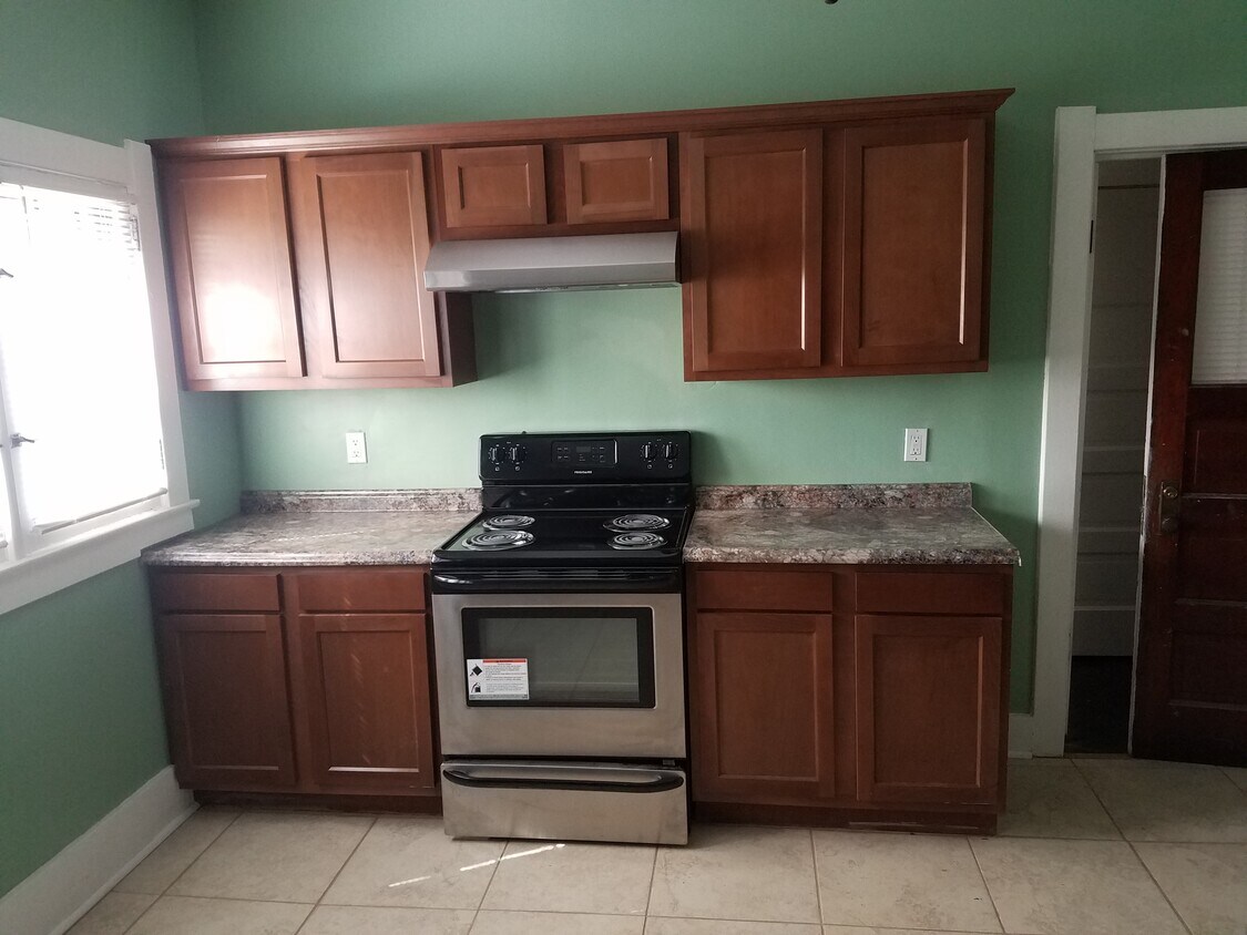 Primary Photo - 2045 Robinwood Ave