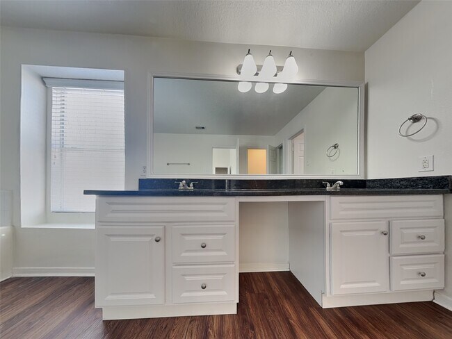 Foto del edificio - 16973 Scenic Knoll