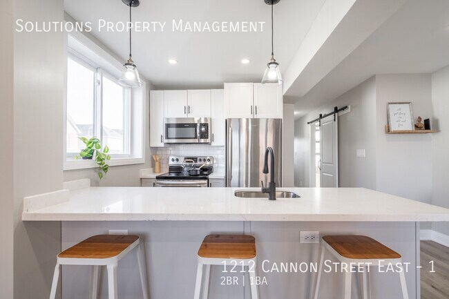 Photo du bâtiment - **Dream 2 bedroom with Modern finishes AVAILABLE Now!**