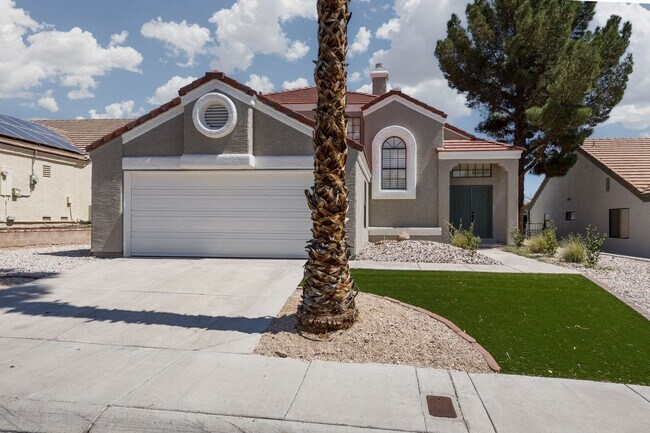 Building Photo - Fully remodeled home with pool in the Lakes