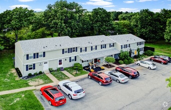 Building Photo - 204 Parkwood Dr