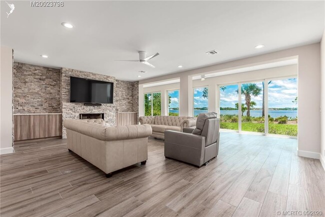 Foto del edificio - 900 NW Winters Creek Rd