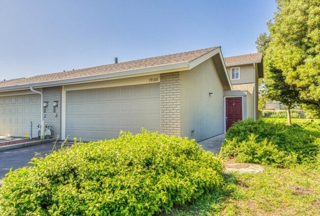 Building Photo - 19100 Creekside Pl