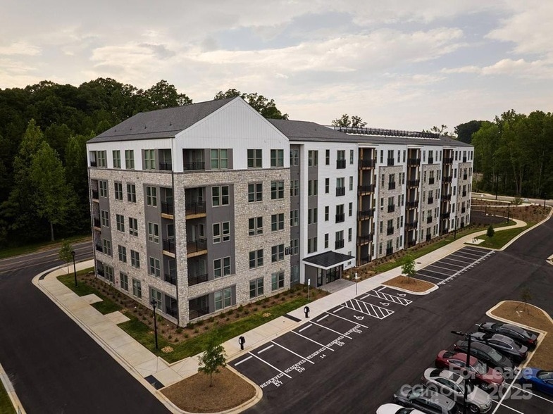 Foto principal - 9132 Senator Royall Dr