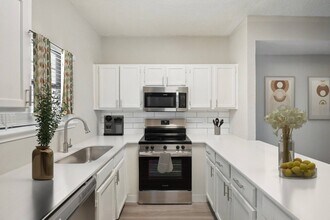 Building Photo - Avalon Villas (LeaseCo)
