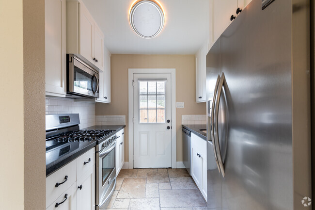 Kitchen - Kempwood Place Townhomes