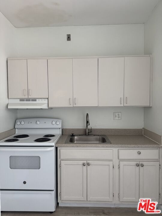 Building Photo - 920 S Hobart Blvd
