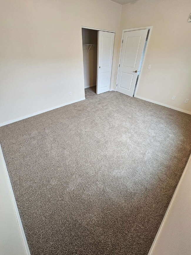 Building Photo - 2 Bedroom | 1 Bathroom 2nd Floor Apartment...